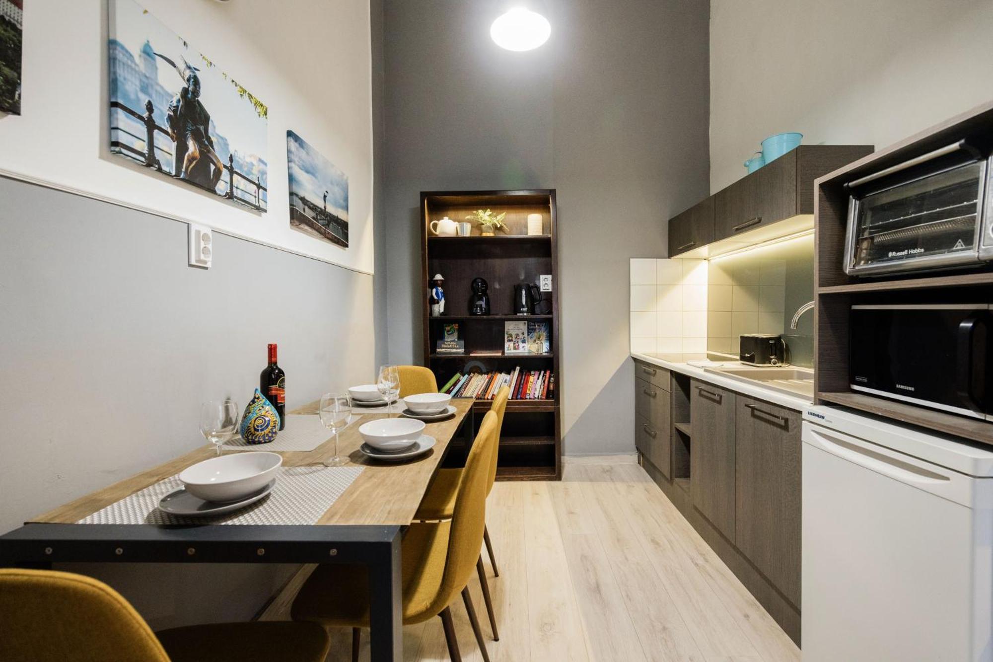 Urban Tranquillity By The Main Shopping Street Apartamento Budapeste Exterior foto