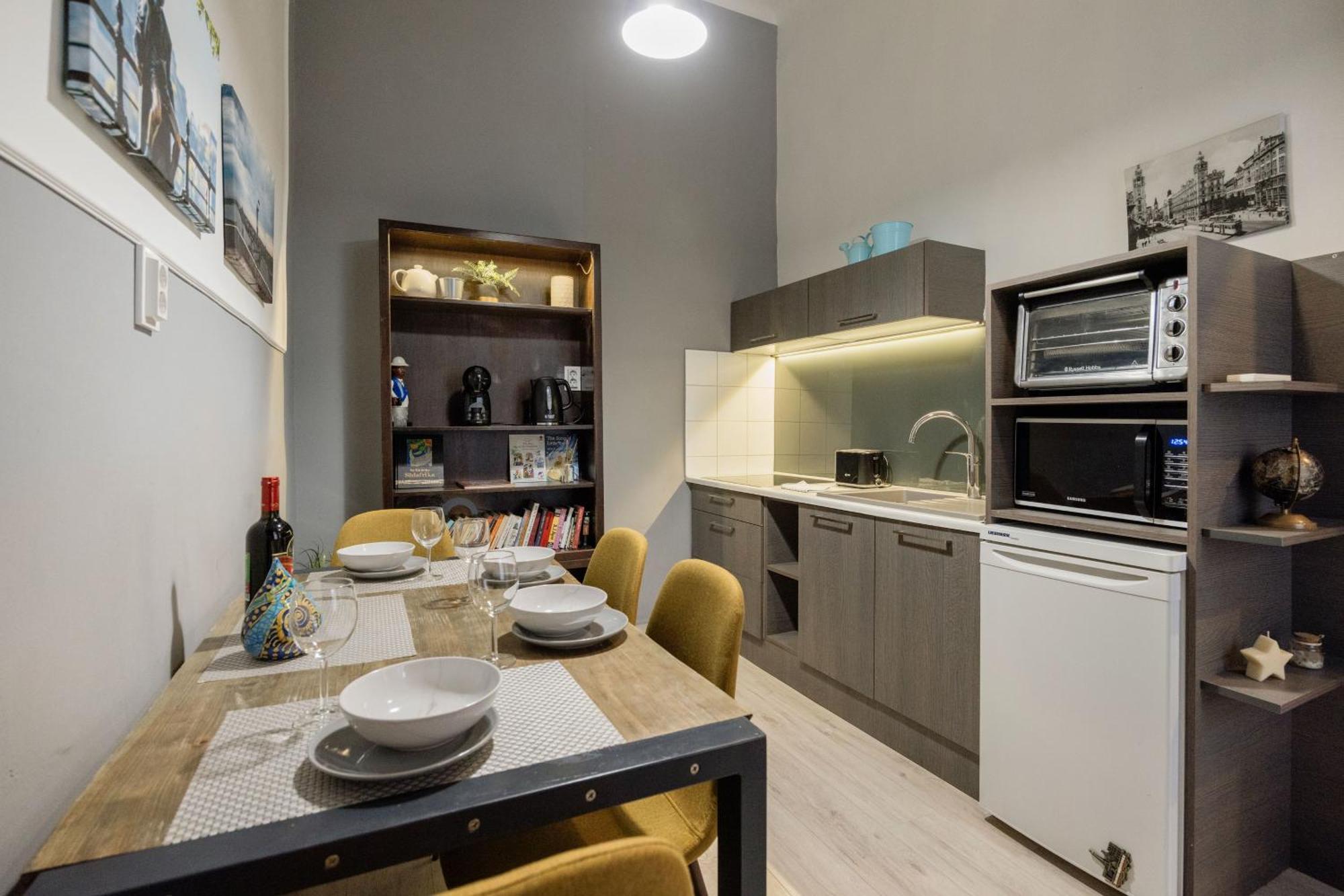 Urban Tranquillity By The Main Shopping Street Apartamento Budapeste Exterior foto