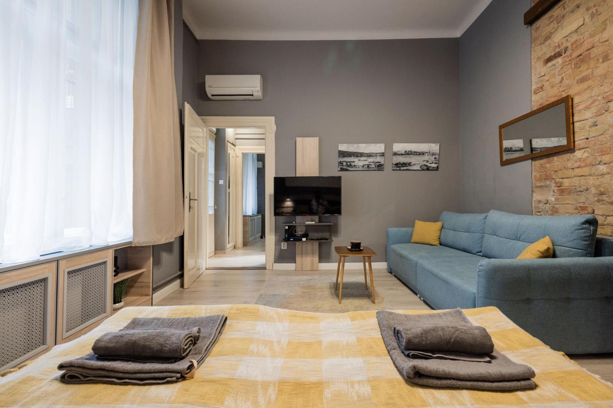 Urban Tranquillity By The Main Shopping Street Apartamento Budapeste Exterior foto