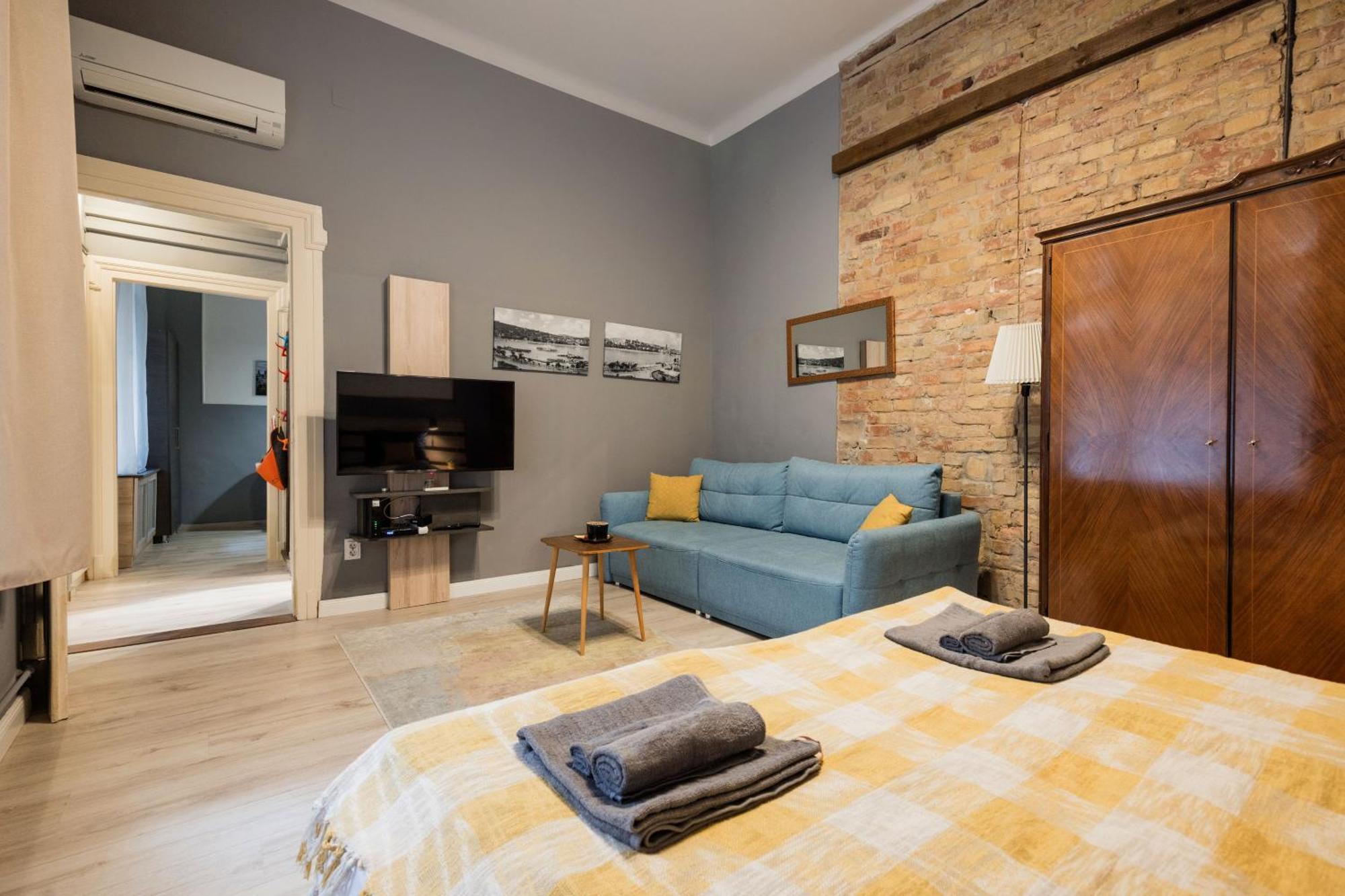 Urban Tranquillity By The Main Shopping Street Apartamento Budapeste Exterior foto