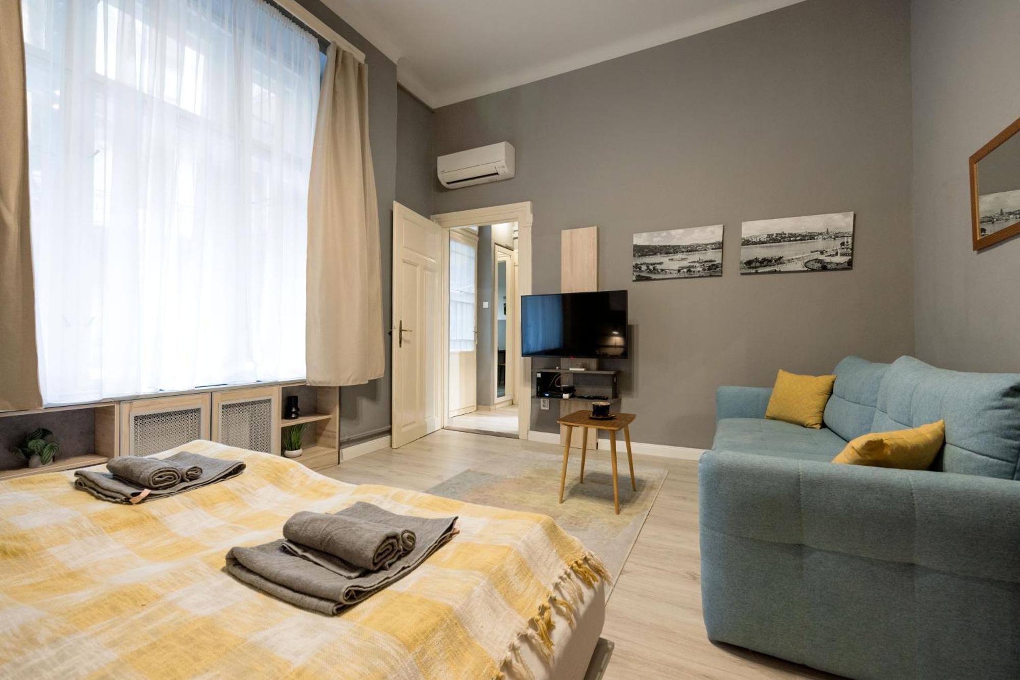 Urban Tranquillity By The Main Shopping Street Apartamento Budapeste Exterior foto